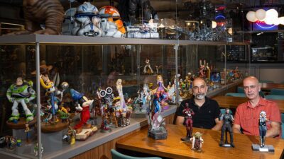 Ankara'da aksiyon figürlerinin sergilendiği kafeyi rezervasyon için arayan müşteriler, "Bugün