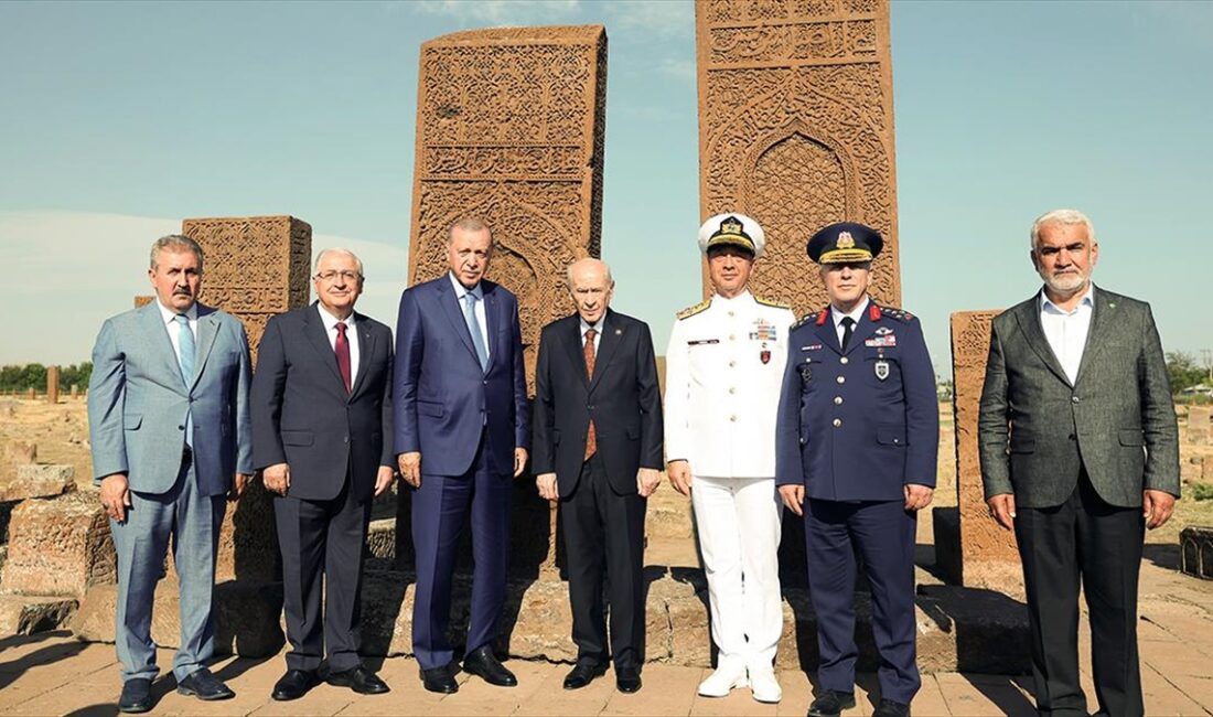 Cumhurbaşkanı Recep Tayyip Erdoğan, Bitlis'in Ahlat ilçesindeki Selçuklu mezarlığını ziyaret
