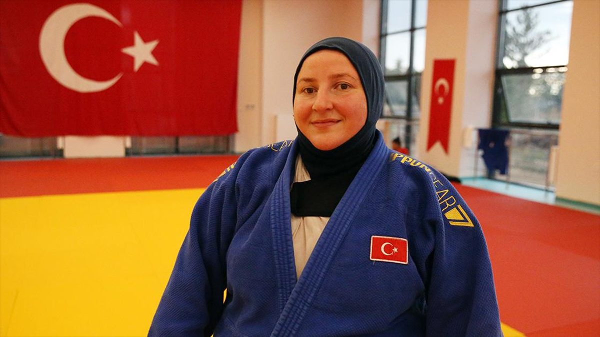 Londra 2012 Paralimpik Oyunları'nda gümüş madalya alan milli judocu Nazan