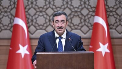 Cumhurbaşkanı Yardımcısı Cevdet Yılmaz, İsrail ordusunun, Gazze kentinde yerinden edilenlerin