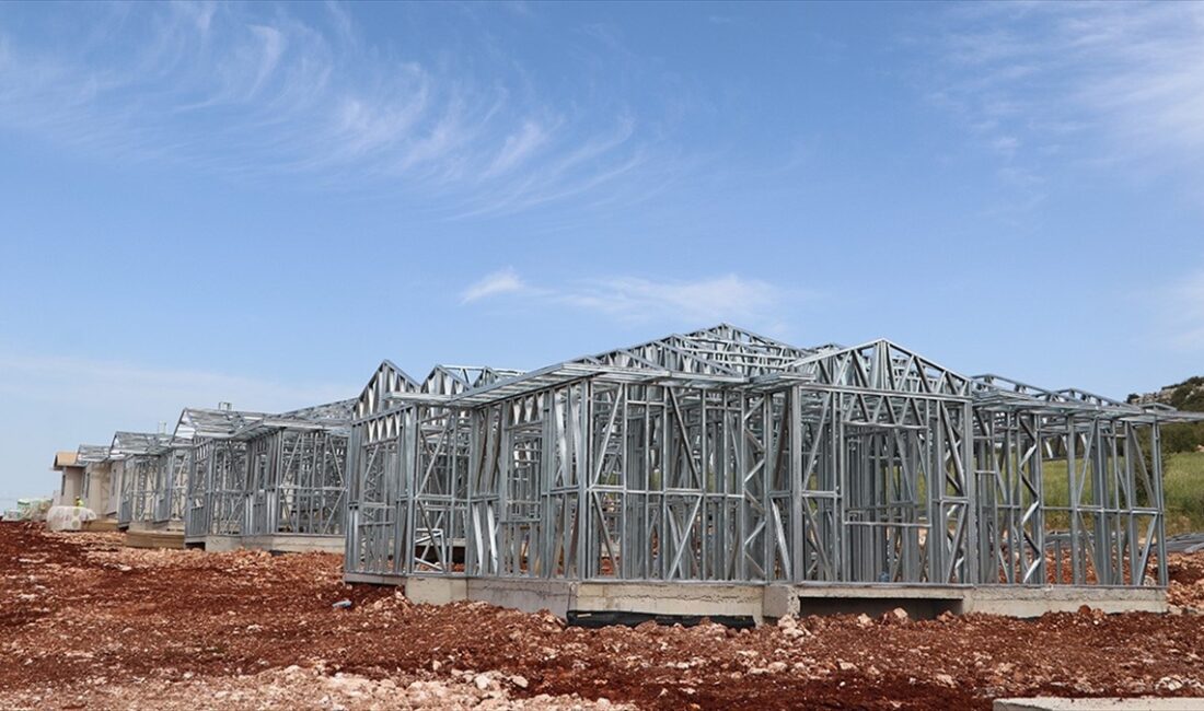 Uzmanlar, depreme karşı daha dayanıklı konutlar inşa etmek için çelik