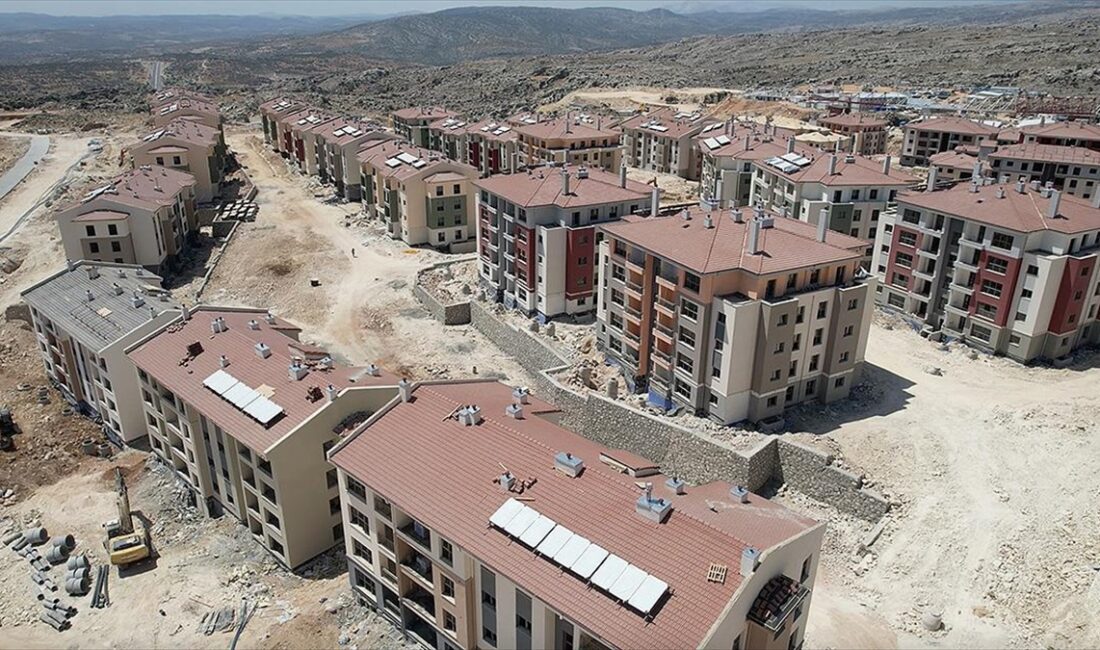 Kahramanmaraş merkezli 6 Şubat 2023'teki depremlerden etkilenen Adıyaman'ın Besni ilçesinde,