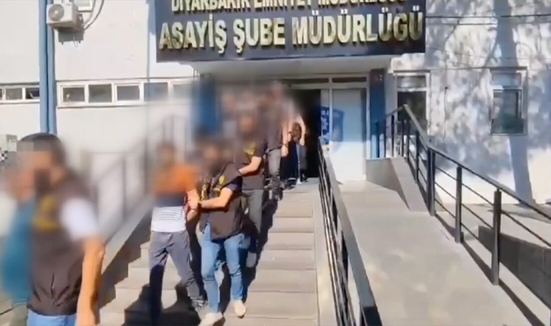 DİYARBAKIR (AA) – İl Emniyet Müdürlüğü Asayiş Şube Müdürlüğü ekipleri,