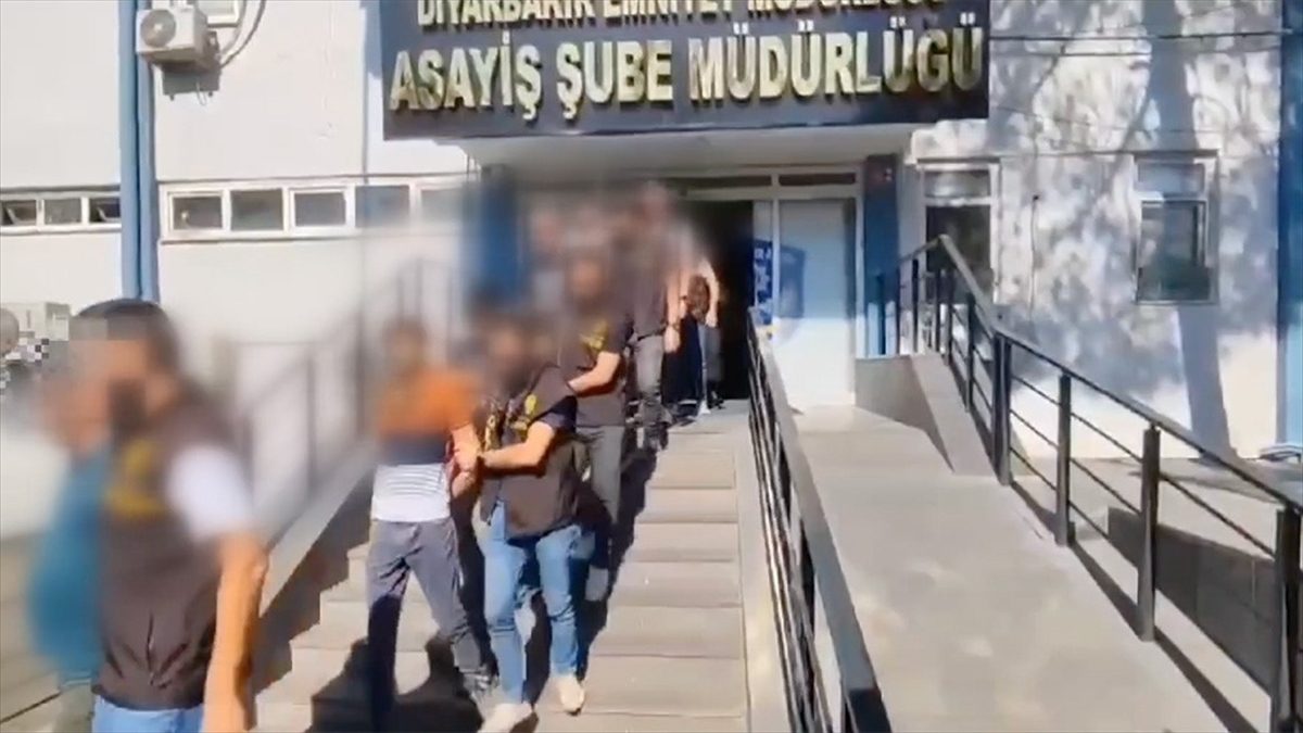 DİYARBAKIR (AA) – İl Emniyet Müdürlüğü Asayiş Şube Müdürlüğü ekipleri,