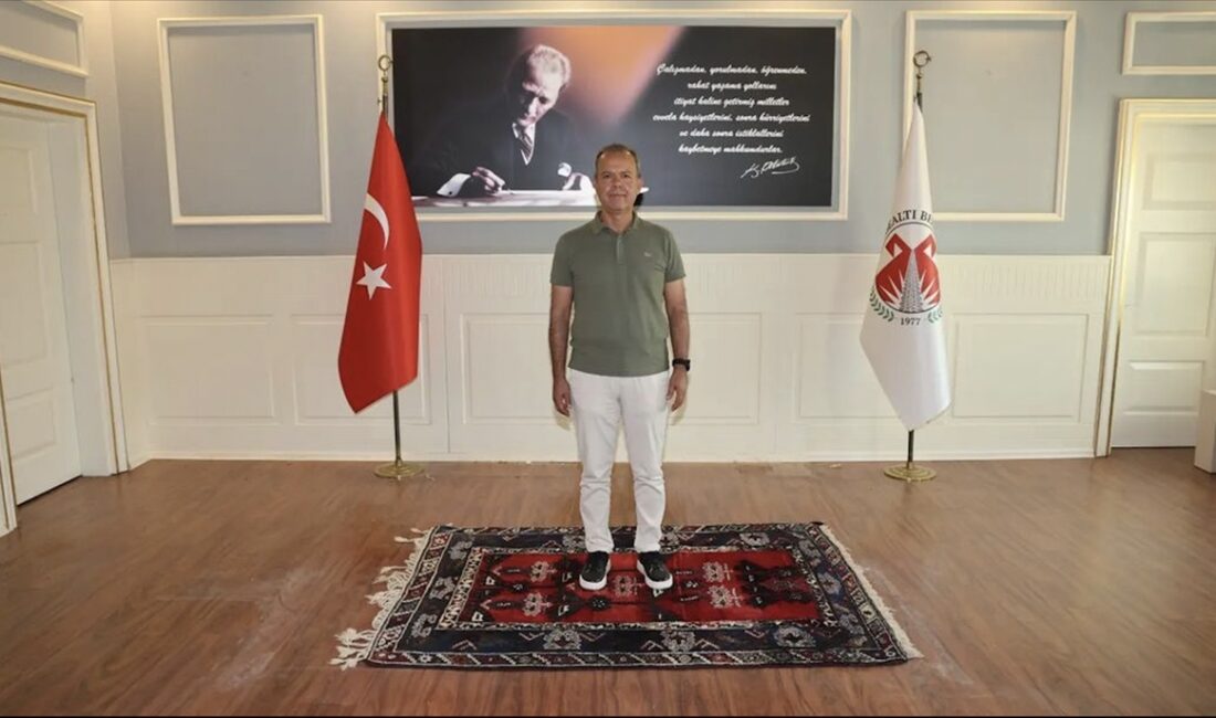 ANTALYA (AA) – Döşemealtı Belediye Başkanı Menderes Dal’ın makam odasındaki