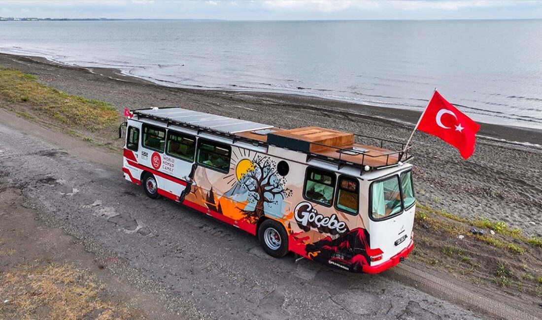 Dünya Göçebe Oyunları'nı izlemek için Ankara'dan Astana'ya karavanla yolculuk Karavana çevirdikleri 1982 model otobüste yaşamaya başlayan İdil ve Burak