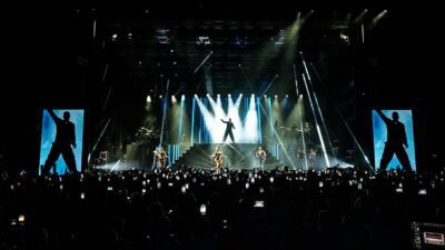 Dünyaca ünlü Porto Rikolu şarkıcı Ricky Martin, Antalya'da müzikseverlerle buluştu.