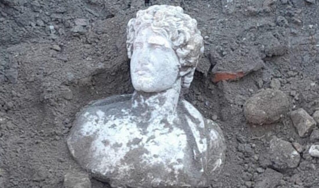 Düzce'nin Konuralp bölgesindeki Prusias Ad Hypium Antik Kenti'nde devam eden