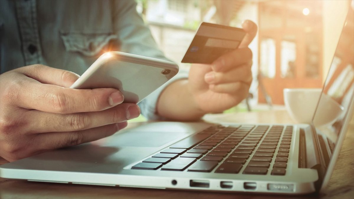 Okulların açılmasına günler kala hem onlinede hem de mağazalarda alışveriş