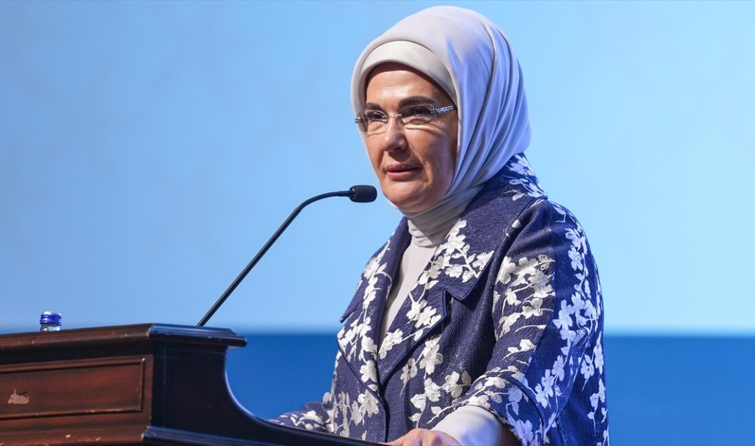 Emine Erdoğan, "Huzur Sokağı" romanıyla hatırlanan yazar Şule Yüksel Şenler'i