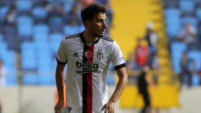 A Milli Futbol Takımı'nın ve Beşiktaş'ın eski futbolcusu Oğuzhan Özyakup,
