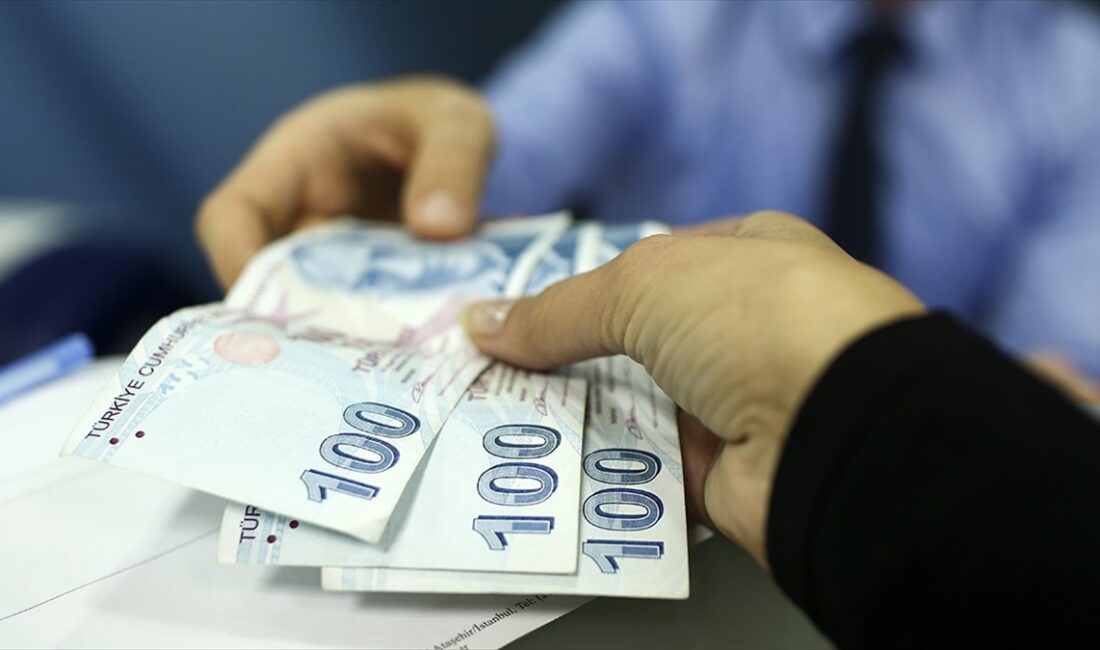 Bakan Göktaş, evlerinde bakılan tam bağımlı vatandaşlar ve aileleri için