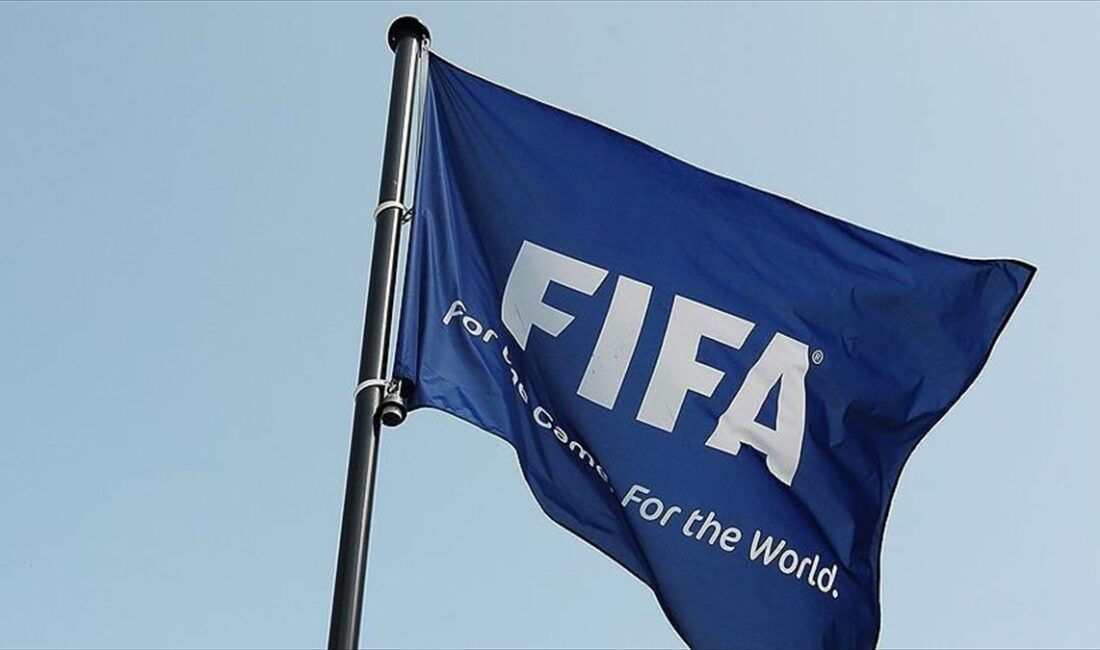 Uluslararası Futbol Federasyonları Birliği (FIFA) ırkçılığa maruz kalan futbolculara oyunu
