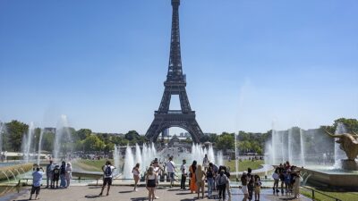 Fransa'da 6 vilayette sıcak hava nedeniyle yarından itibaren turuncu alarm