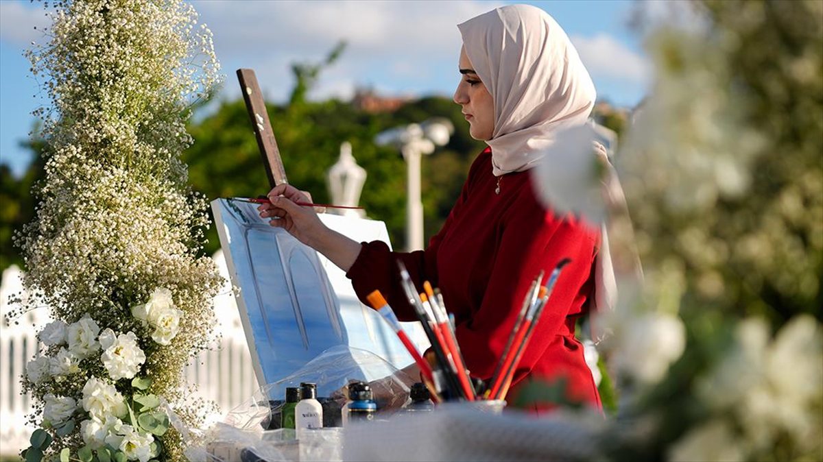 Sosyal medyada gördükten sonra merak saldığı düğün ressamlığını 2 yıldır