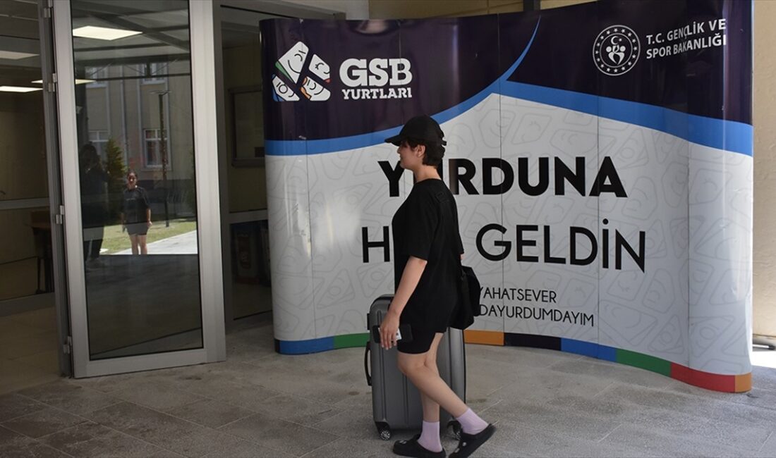 Gençlik ve Spor Bakanı Osman Aşkın Bak, yükseköğrenim öğrencileri için