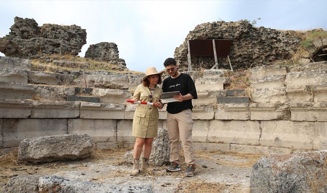 Hatay'ın Erzin ilçesindeki Epiphaneia Antik Kenti'nde devam eden arkeolojik çalışmalarda,