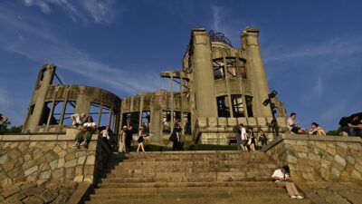 Japonya'da İsrail Büyükelçisi'nin davetliler arasında yer aldığı, Hiroşima felaketinin 79.