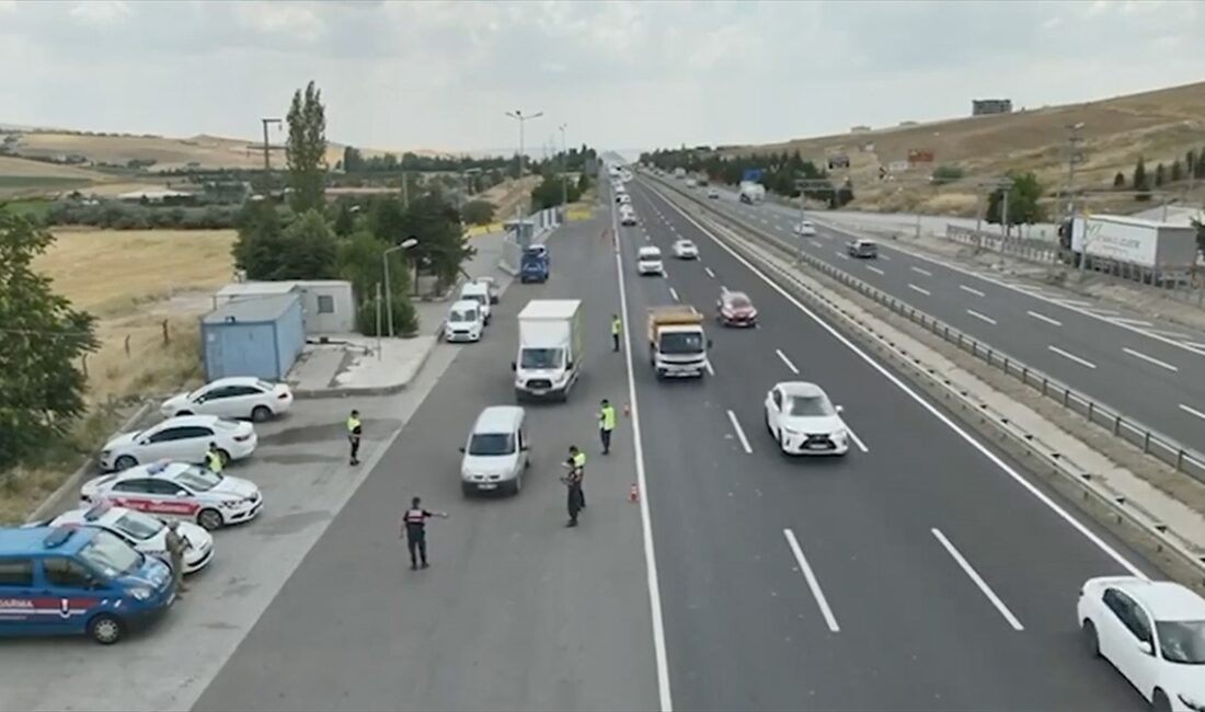 İçişleri Bakanı Ali Yerlikaya, emniyet ve jandarma trafik ekiplerince, 25