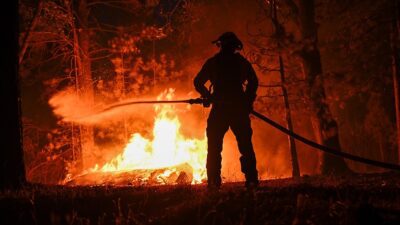 İklim değişikliğinin, geçen yıl Kanada, Amazon'un bazı bölgeleri ile Yunanistan'ı