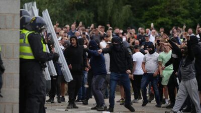 İngiltere'de 30 Temmuz'da başlayan ve ülke geneline yayılan aşırı sağın