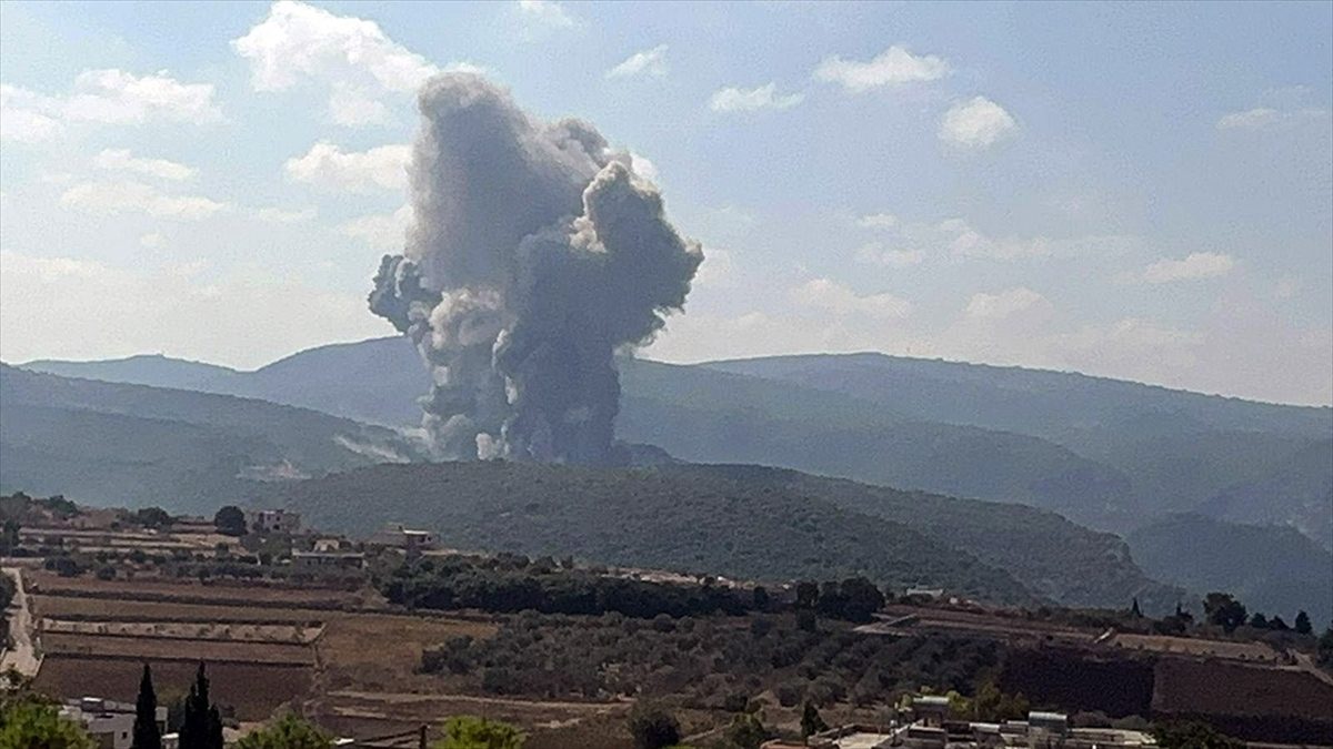 İsrail ordusunun, Lübnan'ın güneyindeki El-Mecadil ve Şeyhayn beldelerine düzenlediği hava