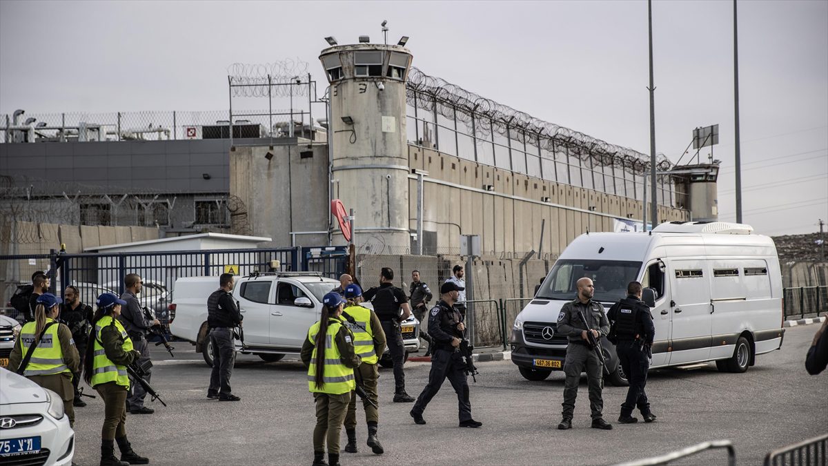 İsrail'in Guantanamosu olarak adlandırılan Negev Çölü'ndeki Sde Teiman gözaltı merkezinde