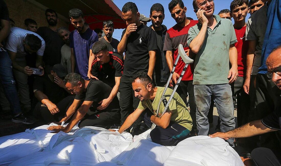 İsrail'in Gazze Şeridi'nin orta kesimindeki Nusayrat Mülteci Kampı'nı hedef aldığı