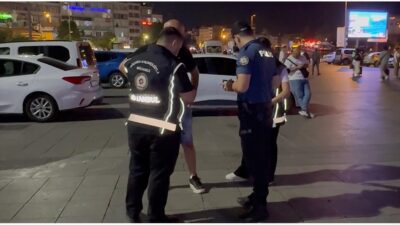 İstanbul'un Fatih ilçesinde düzensiz göçmenlere yönelik denetim gerçekleştirildi.