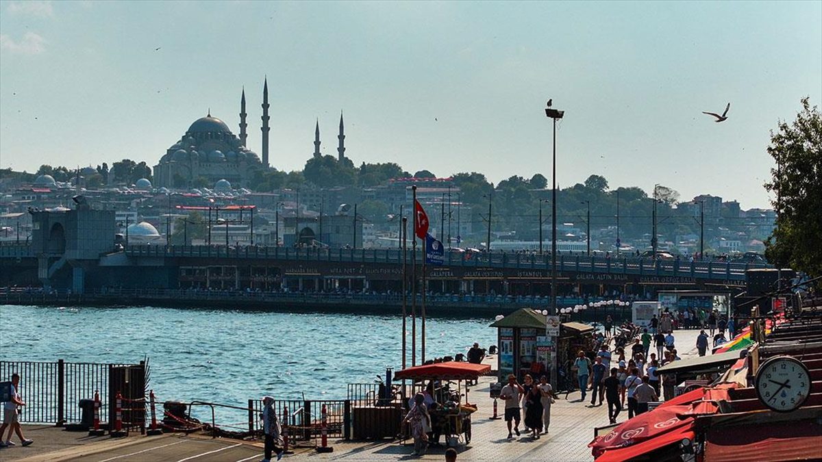 İstanbul'da gece boyunca etkili olan sıcak hava ve yüksek nem