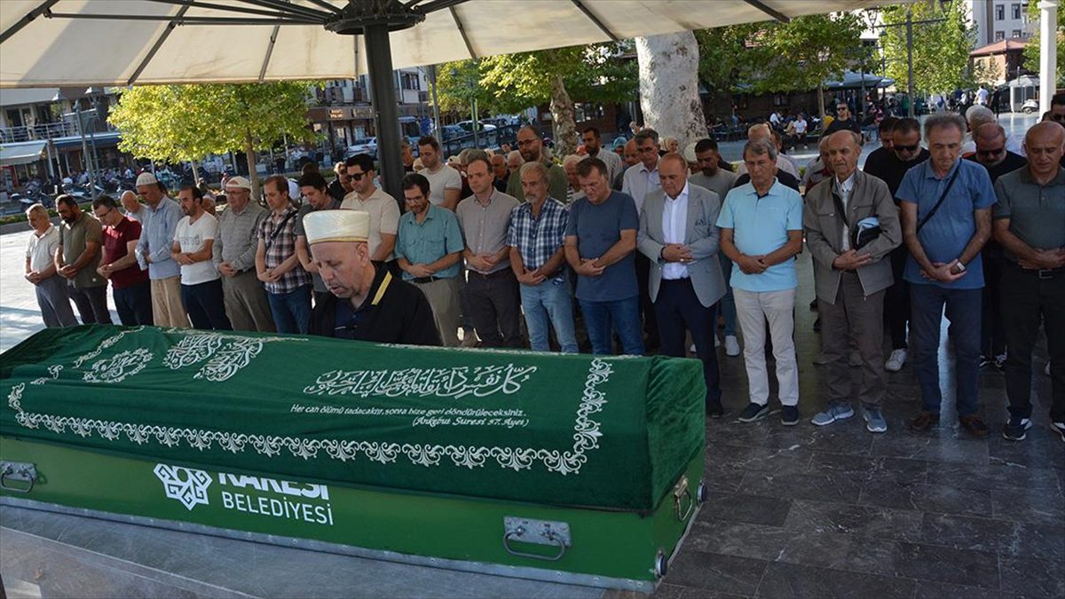 İstanbul'da, tedavi gördüğü hastanede enfeksiyon sebebiyle hayatını kaybeden 85 yaşındaki
