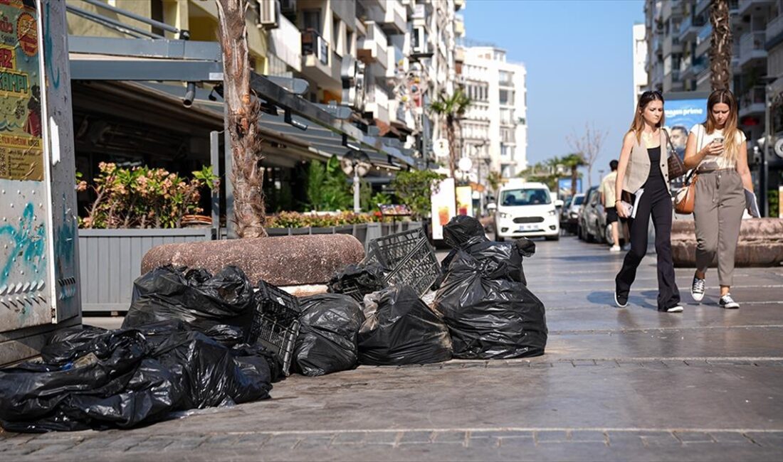 İzmir Büyükşehir Belediyesi iştiraki İzenerji şirketine bağlı çalışan bir grup
