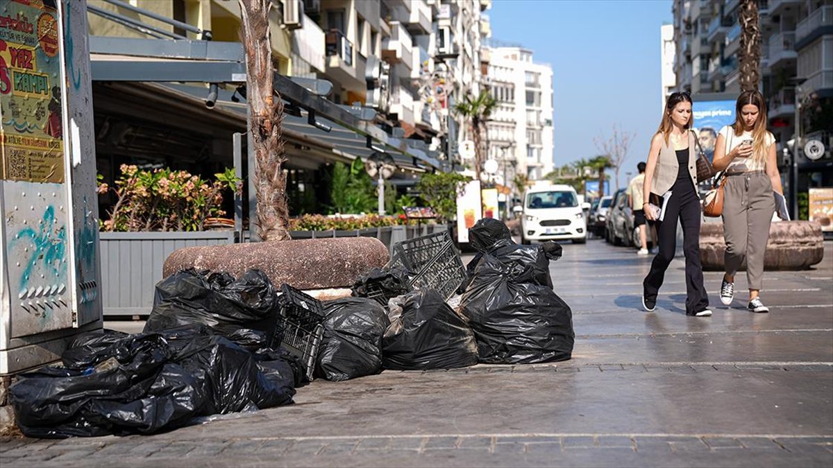 İzmir Büyükşehir Belediyesi iştiraki İzenerji şirketine bağlı çalışan bir grup