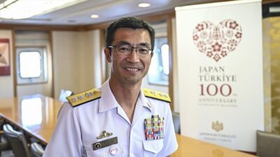 "Kashima" ve "Shimakaze" gemilerinin Eğitim Filosu Komutanı Tümamiral Nishiyama Takahiro,