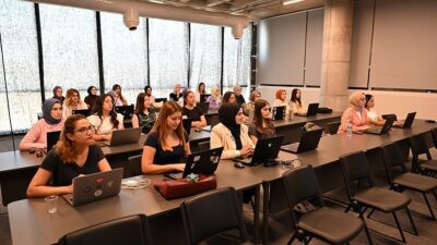 Gaziantep'te "Kadınlar Kodluyor" projesiyle yapay zeka eğitimi alan kadınlar, kentin