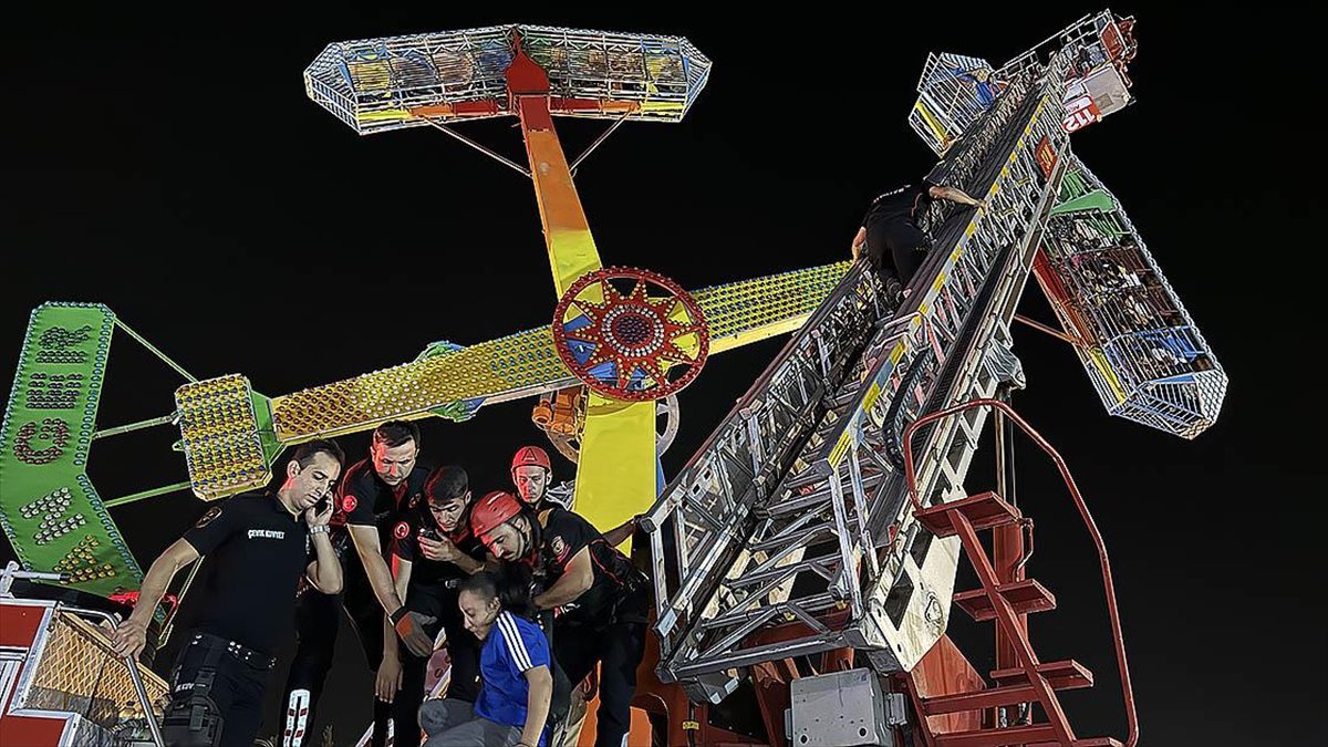 KAHRAMANMARAŞ (AA) – Atatürk Parkı’ndaki fuar alanında kurulan lunaparktaki ranger