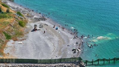 VAN (AA) – Termometrelerin zaman zaman 45 derecenin &uuml;zerini g&ouml;sterdiği