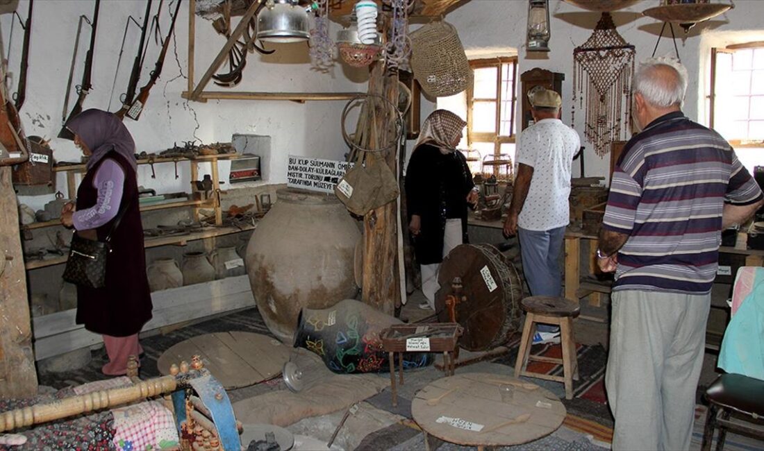 Kayseri'de, Yamula Barajı'nın suları altında kalan Kuşçu beldesinden toplanan yaklaşık