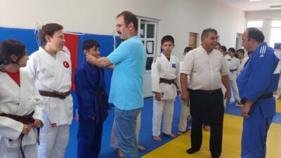 ANTALYA (AA) – Kumluca Kaymakamı Tekin Erdemir, yaz spor okullarının