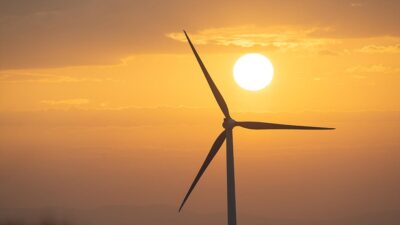 Ülkeler küresel rüzgar enerjisi kapasitesini 2030'a kadar 2,4 katına çıkarmayı