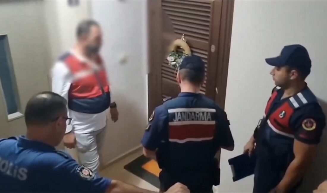 İçişleri Bakanı Ali Yerlikaya, Adana'da organize suç örgütüne yönelik düzenlenen