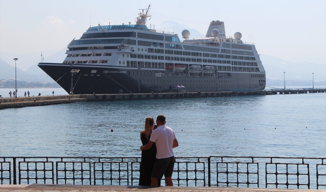 ANTALYA (AA) – Malta bayraklı "Azamara Journey" adlı kruvaziyer, Antalya'nın