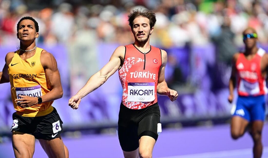 Paris 2024 Olimpiyat Oyunları'nda milli atletlerden Berke Akçam, 400 metre