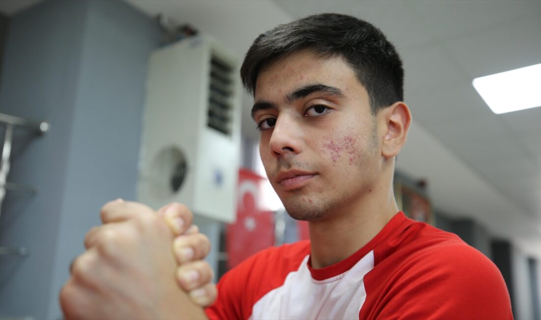 Milli bilek güreşçi Ahmet Efe Kendirci, 3 ay içerisinde Avrupa