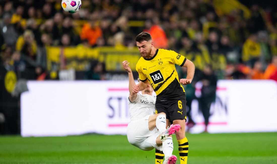 Almanya Bundesliga ekiplerinden Borussia Dortmund forması giyen milli futbolcu Salih