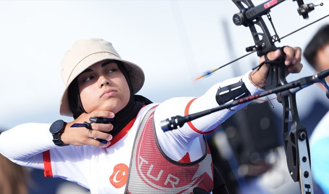 Paris 2024 Olimpiyat Oyunları'nda mücadele eden milli okçu Berra Elif