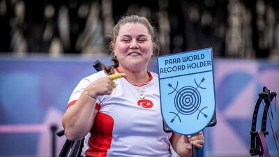 Paris 2024 Paralimpik Oyunları'nda milli para okçu Öznur Cüre Girdi,
