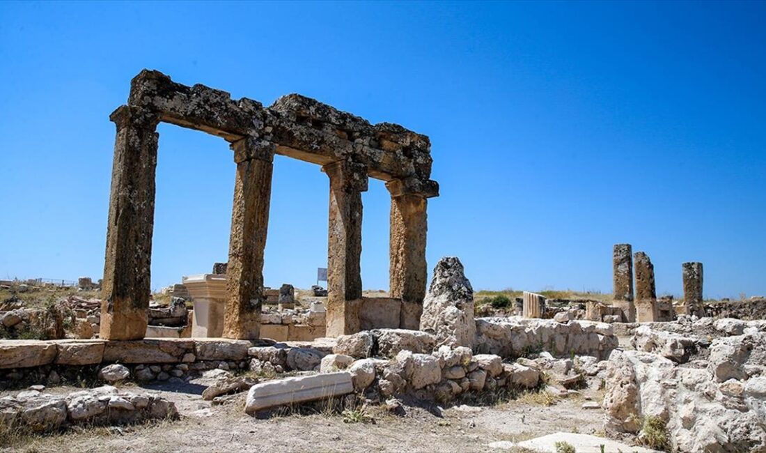 Uşak'ın Ulubey ilçesindeki Blaundos Antik Kenti'nde bulunan, mitolojide tarım ve