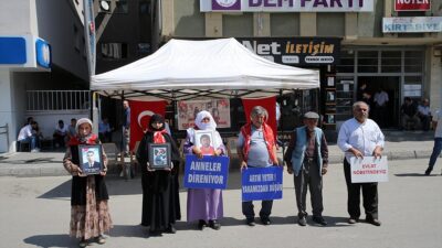 MUŞ (AA) – Muşlu aileler, DEM Parti önündeki eylemlerine devam