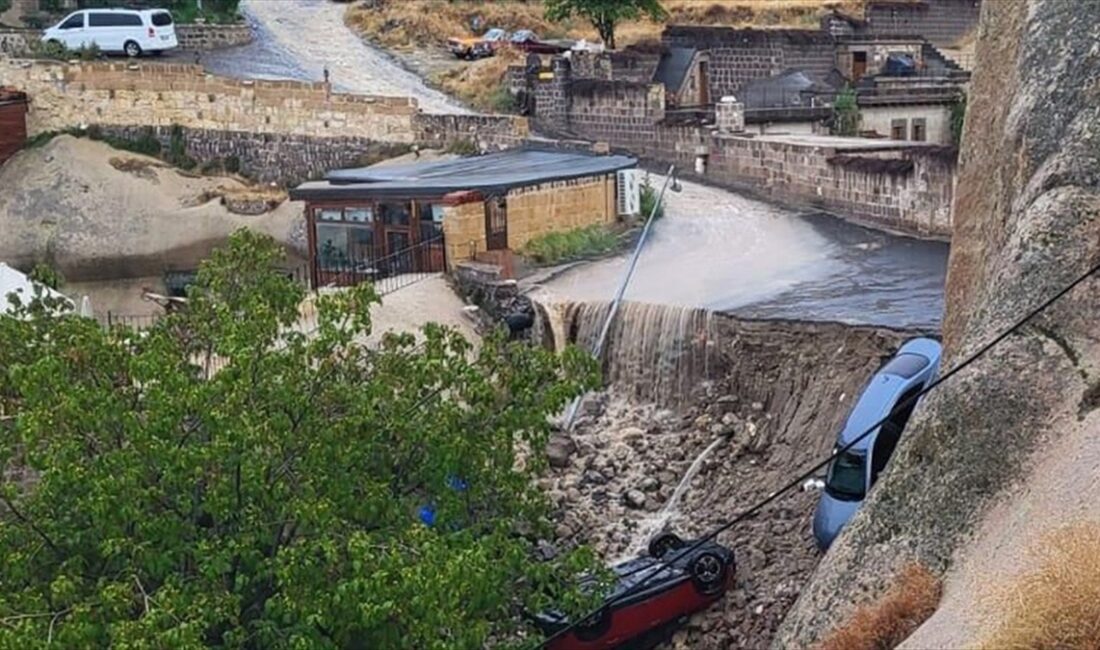 Nevşehir’in Göreme beldesinde sağanak sonrası meydana gelen sel hasara neden
